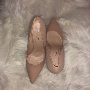 nude pumps